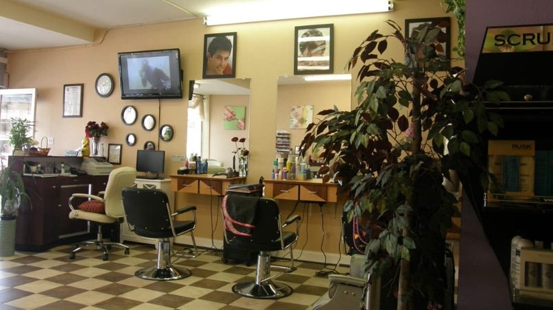 Loxxie Hair salon displaying a large mirror and stylish chairs, creating an inviting atmosphere for hair services.